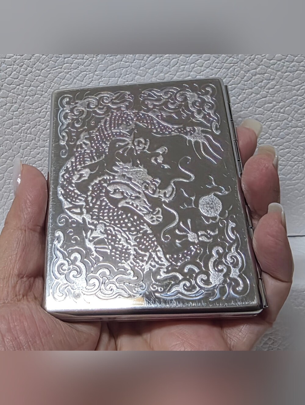 Dragon Theme Embossed Stainless Steel Card Holder - Picture 14 of 15